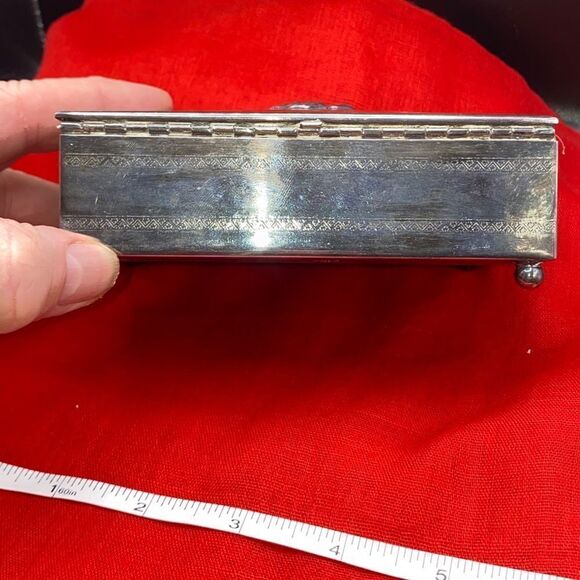 Larger trinket felt lined metal and wooden box with raised rose stem on lid - Picture 7 of 8